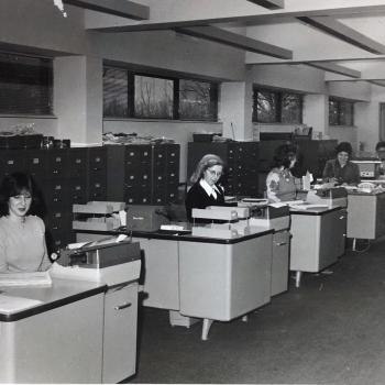 1950s-style secretarial pool